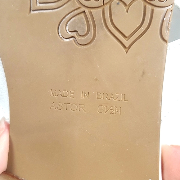 Brighton Astor White Leather Thong Flip Flops - Picture 6 of 6